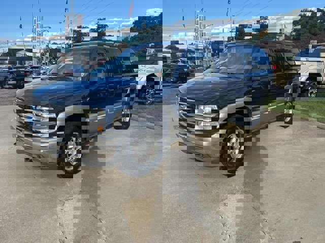 Used 2000 Chevrolet Suburban LS w/ LS Preferred Equipment Group image 1