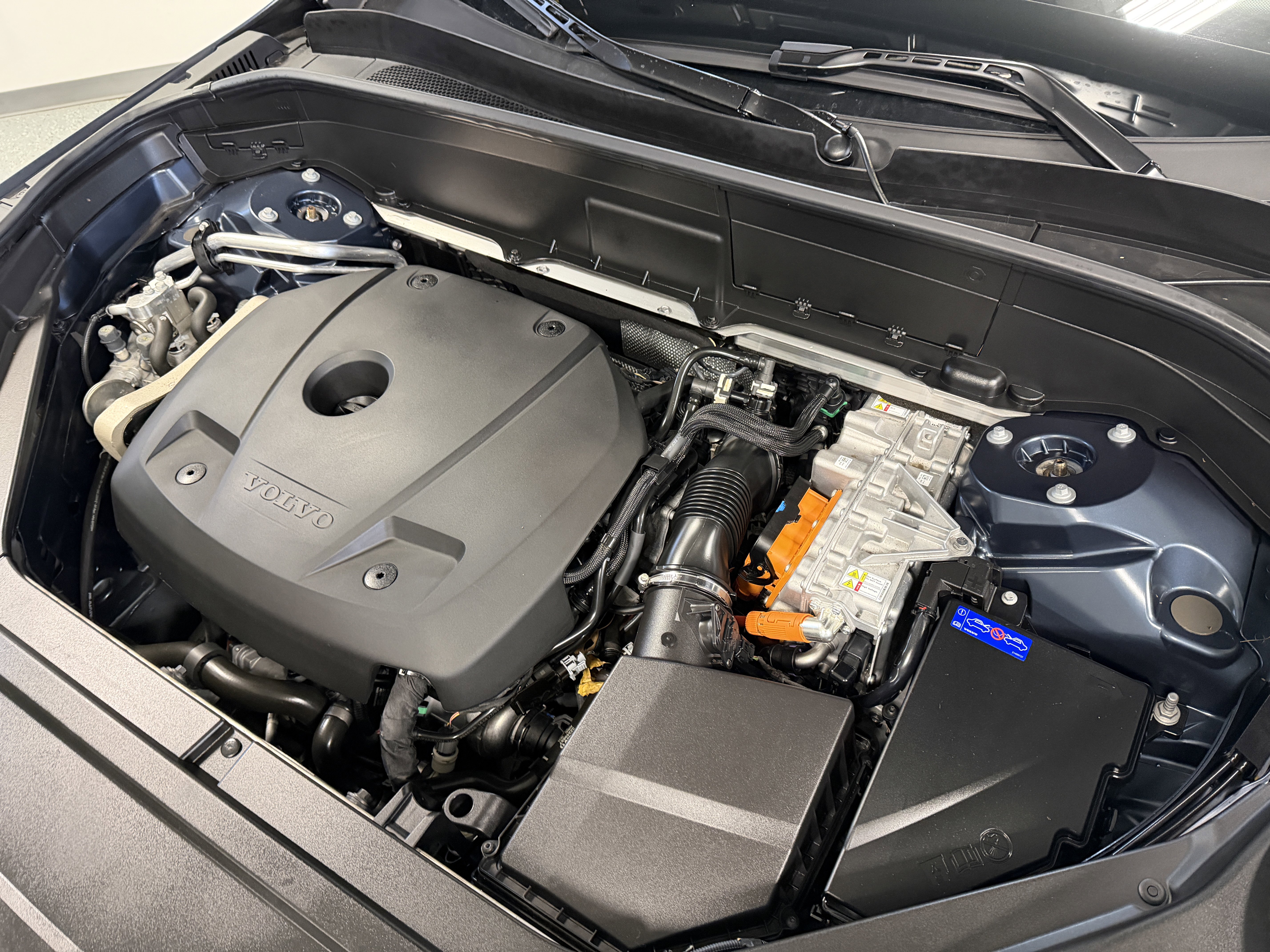 Used 2024 Volvo XC90 T8 Plus w/ Protection Package image 33