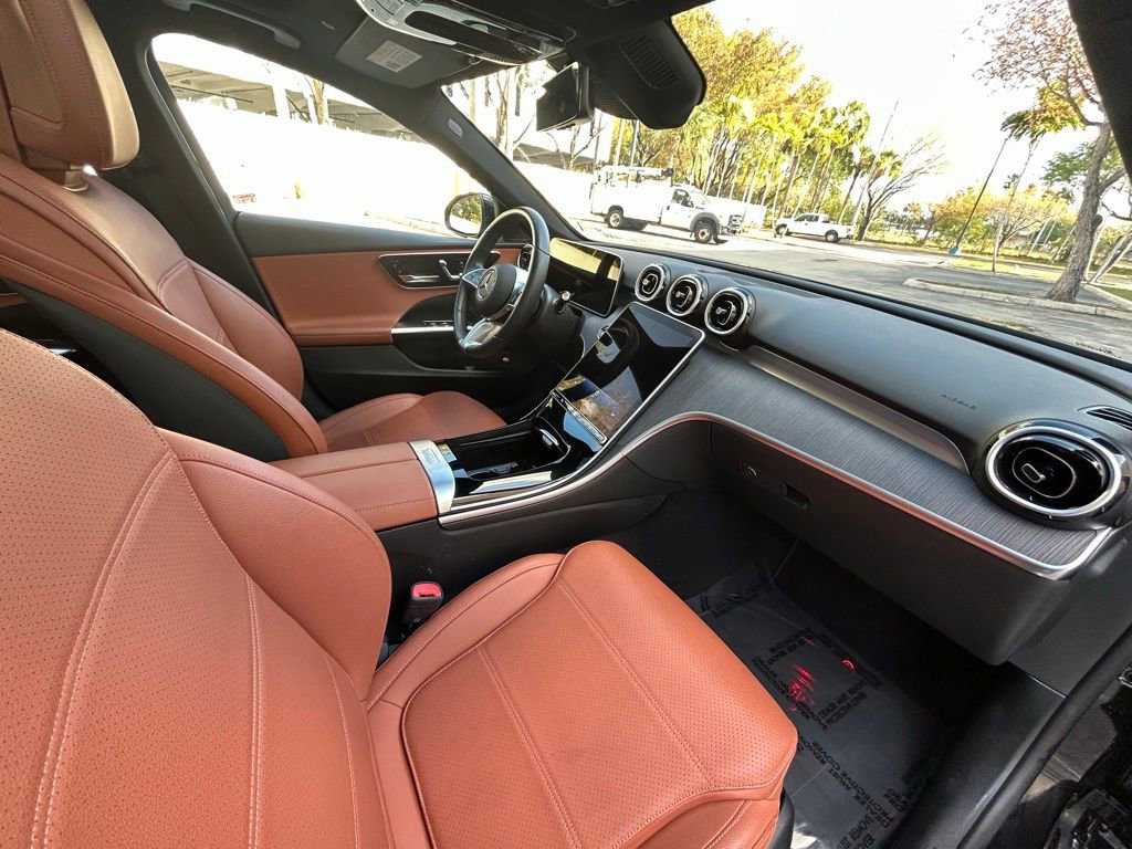 Used 2025 Mercedes-Benz C 300 Sedan image 33