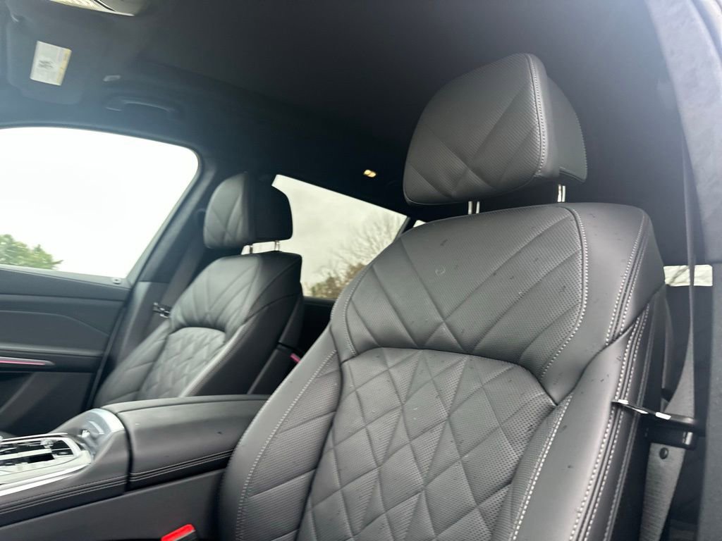 Certified 2025 BMW X7 xDrive40i w/ M Sport Package image 15