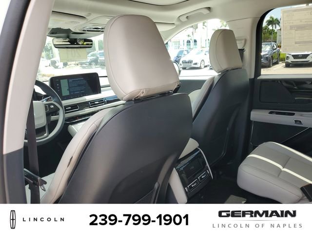 New 2025 Lincoln Aviator AWD image 21