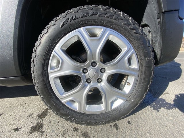 Used 2019 Jeep Renegade Latitude w/ UConnect 8.4 Nav Group image 10