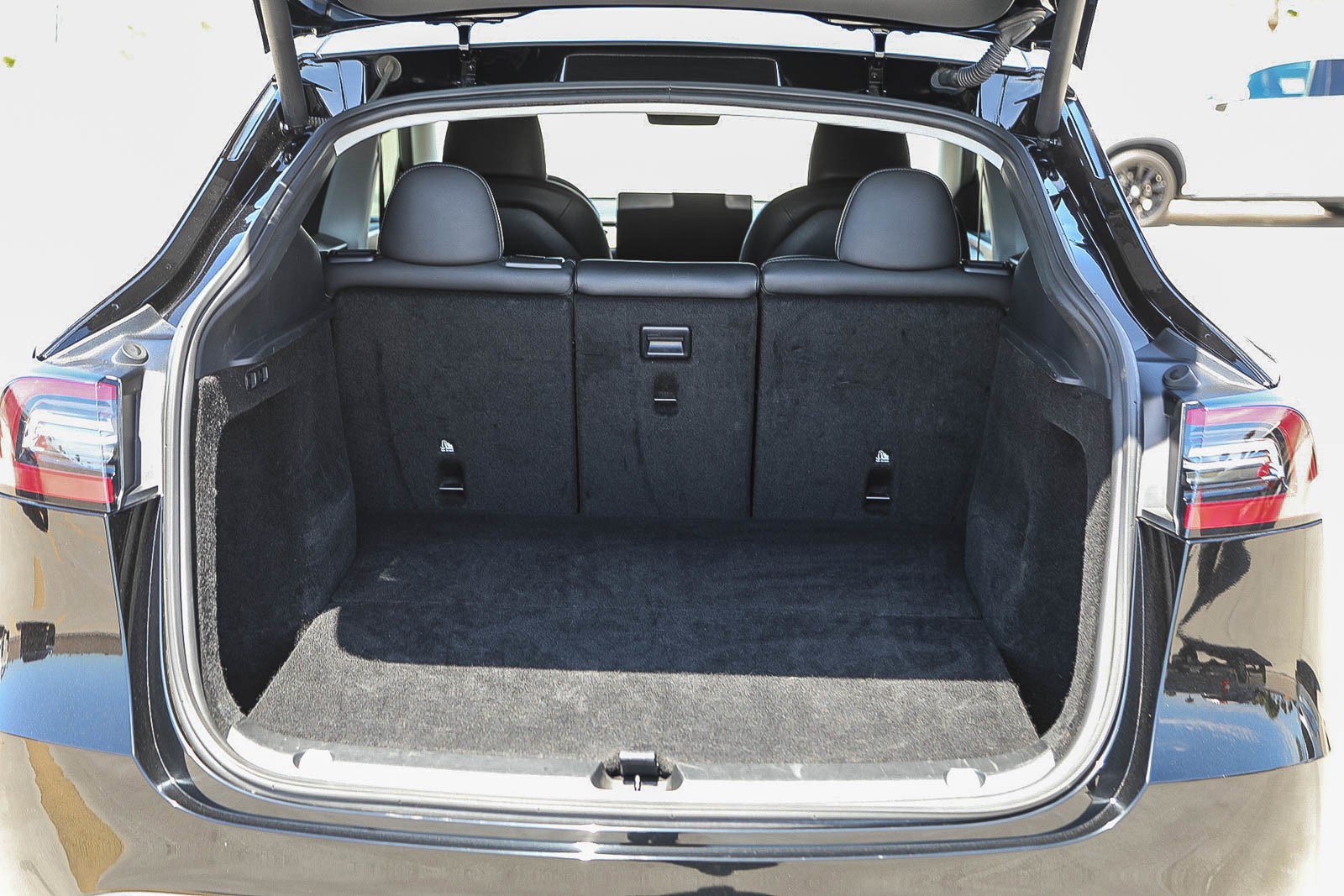 Used 2024 Tesla Model Y Long Range AWD/4WD image 27