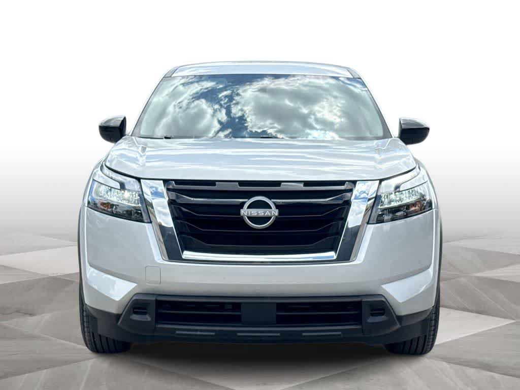 Used 2024 Nissan Pathfinder S AWD/4WD image 3
