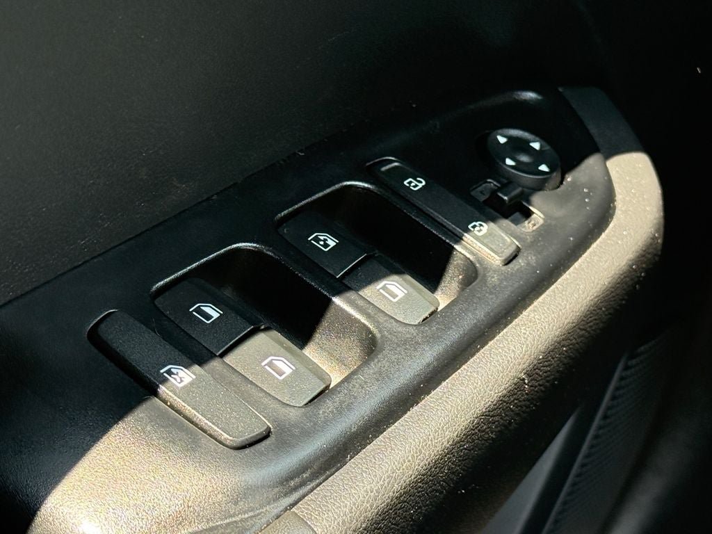 Used 2024 Hyundai Venue Limited FWD image 18
