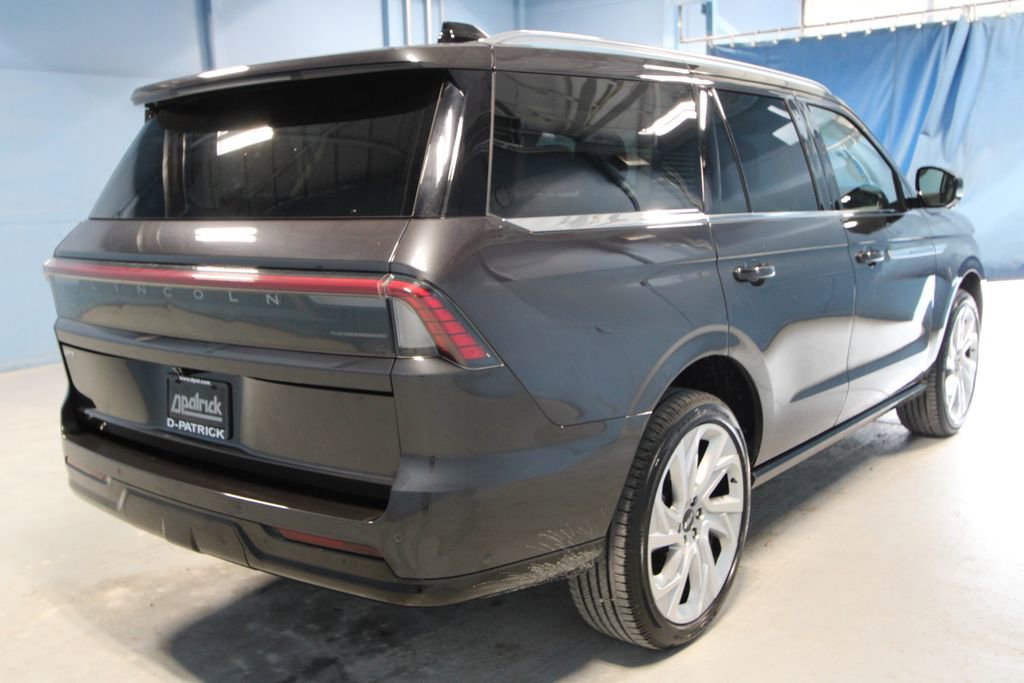 Used 2025 Lincoln Navigator Reserve image 35