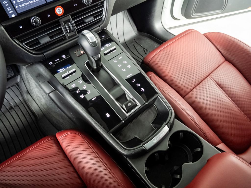 Certified 2023 Porsche Macan Turbo image 18