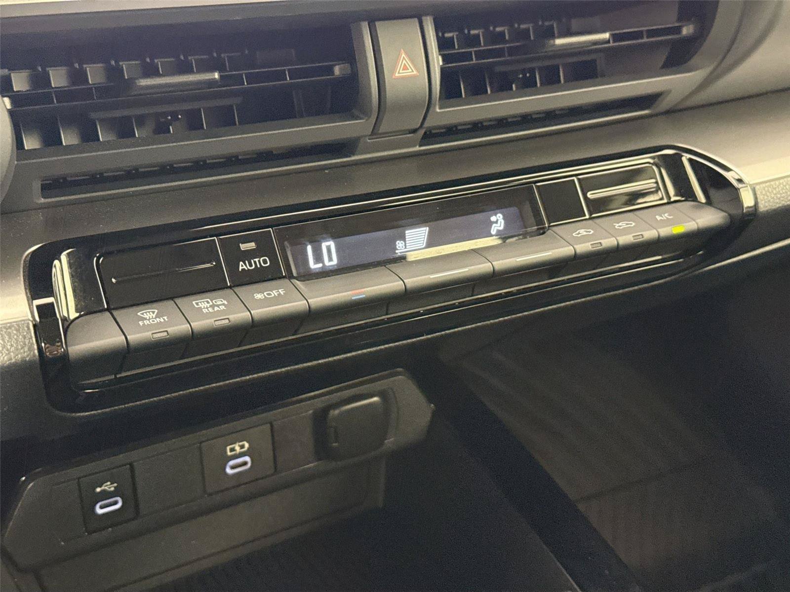 Certified 2023 Toyota Prius LE FWD image 24