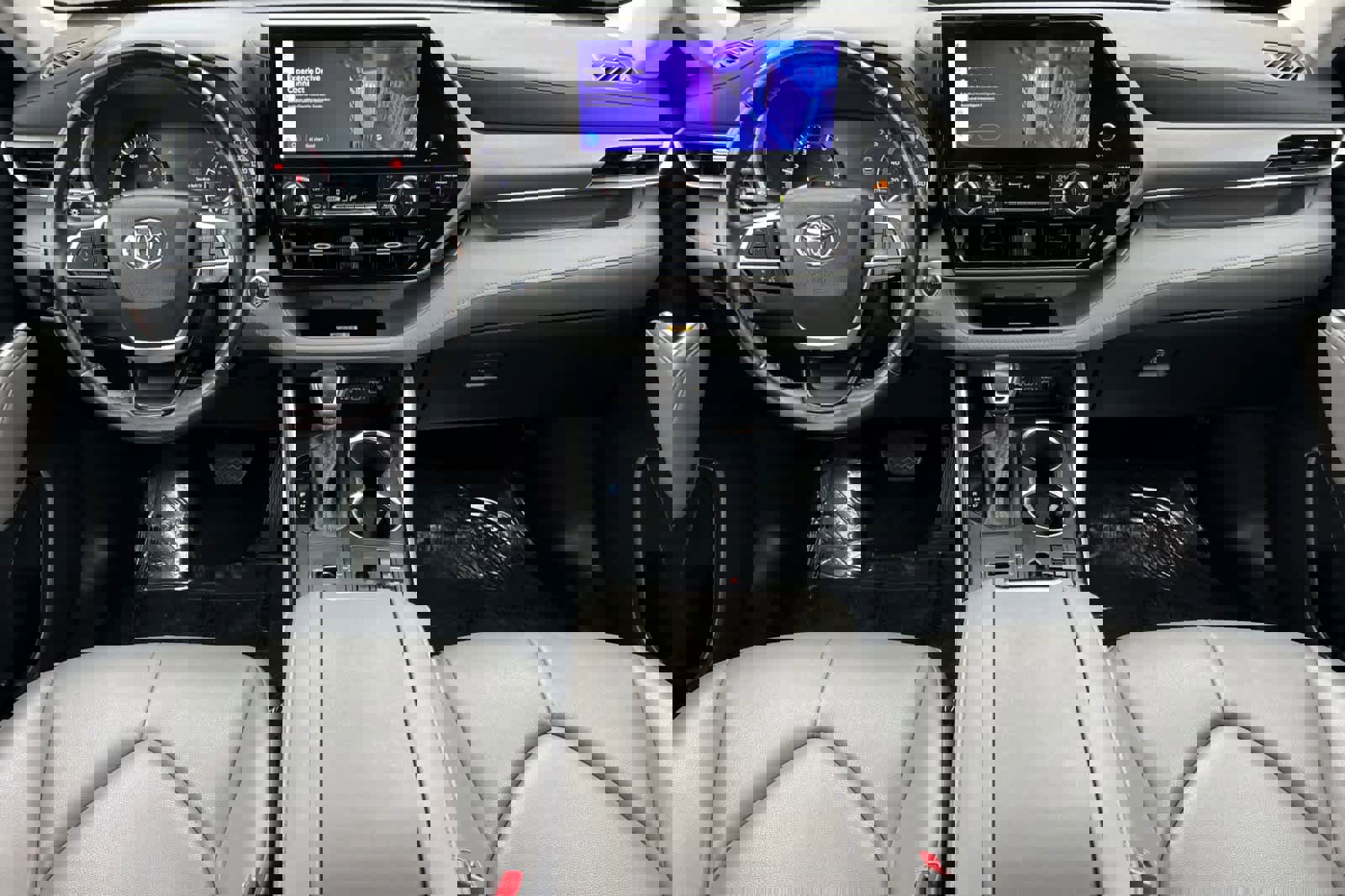 Used 2023 Toyota Highlander XLE image 3