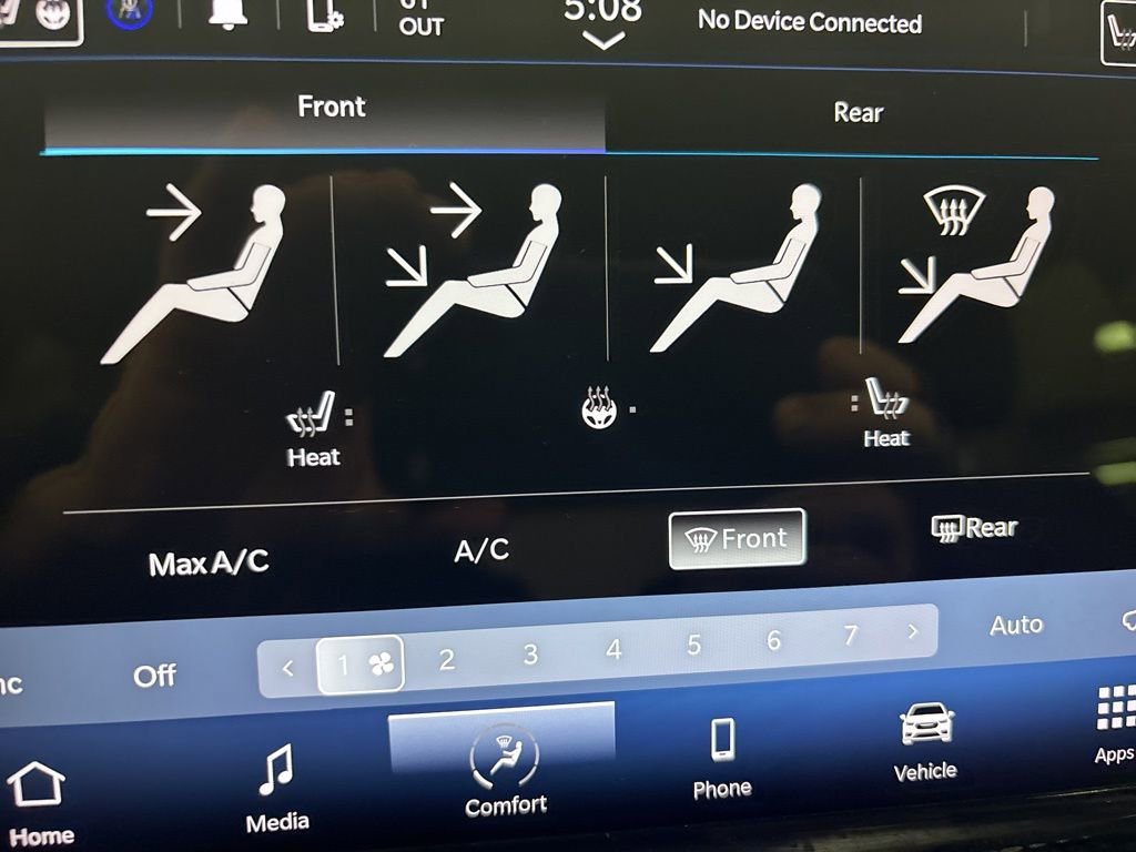 Used 2023 Chrysler Pacifica Touring-L image 16