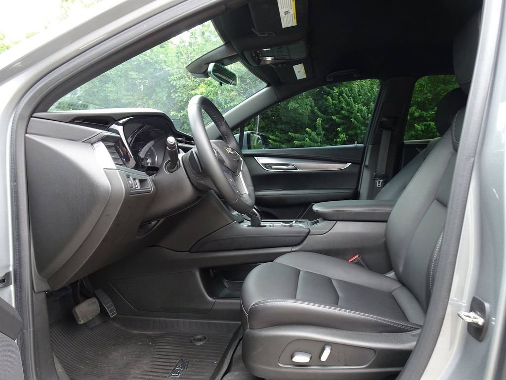 Certified 2024 Cadillac XT5 Luxury w/ LPO, Floor Liner Package AWD/4WD image 7