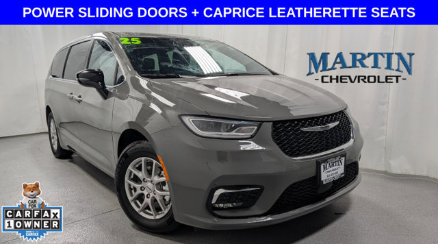 Used 2025 Chrysler Pacifica Select