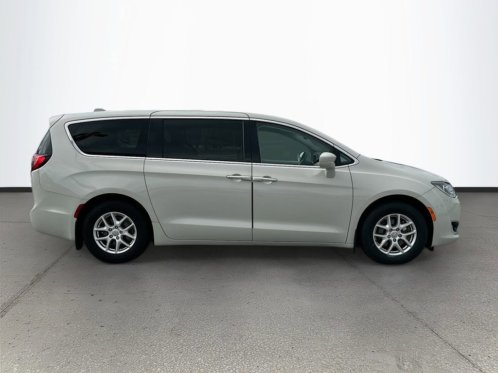 Used 2020 Chrysler Pacifica Touring image 8