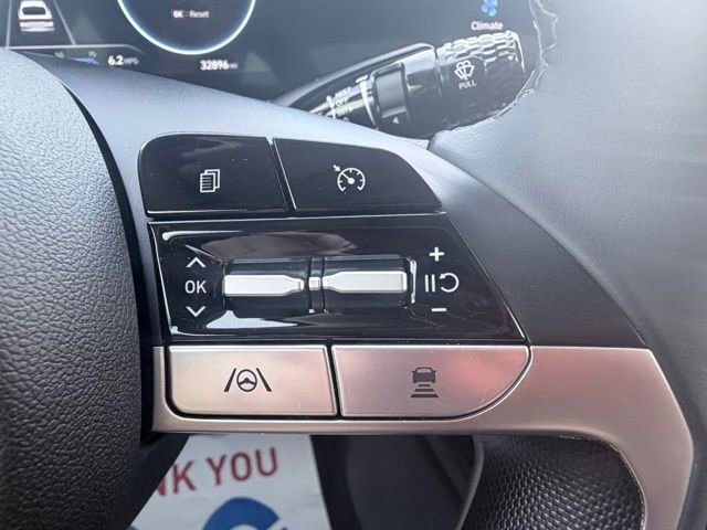 Used 2023 Hyundai Elantra Limited image 11