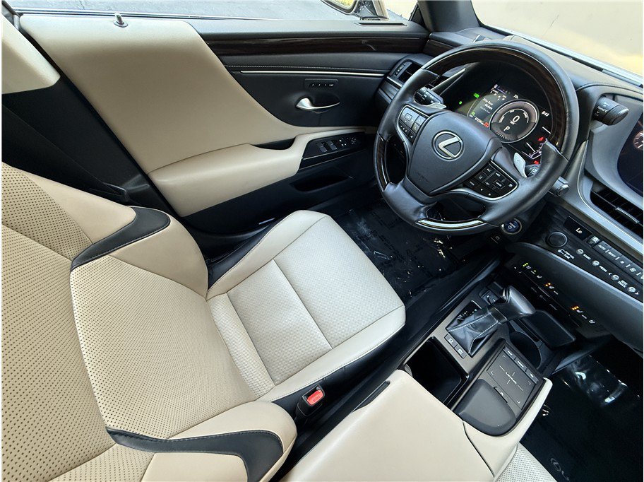 Used 2019 Lexus ES 300h w/ Premium Package FWD image 10
