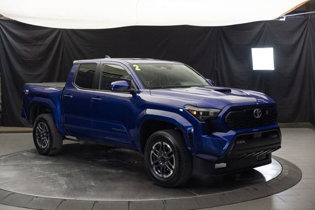 Used 2025 Toyota Tacoma TRD Sport image 2