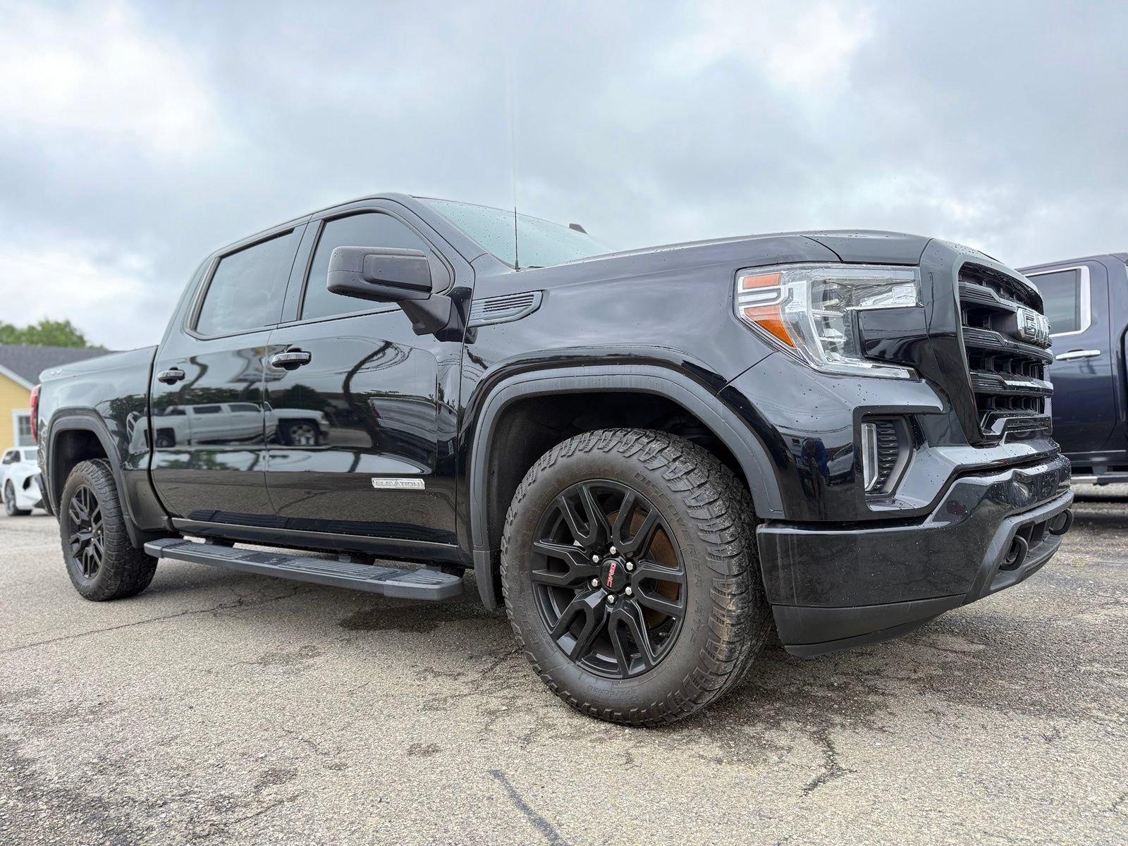Used 2020 GMC Sierra 1500 Elevation w/ Elevation Value Package AWD/4WD image 9