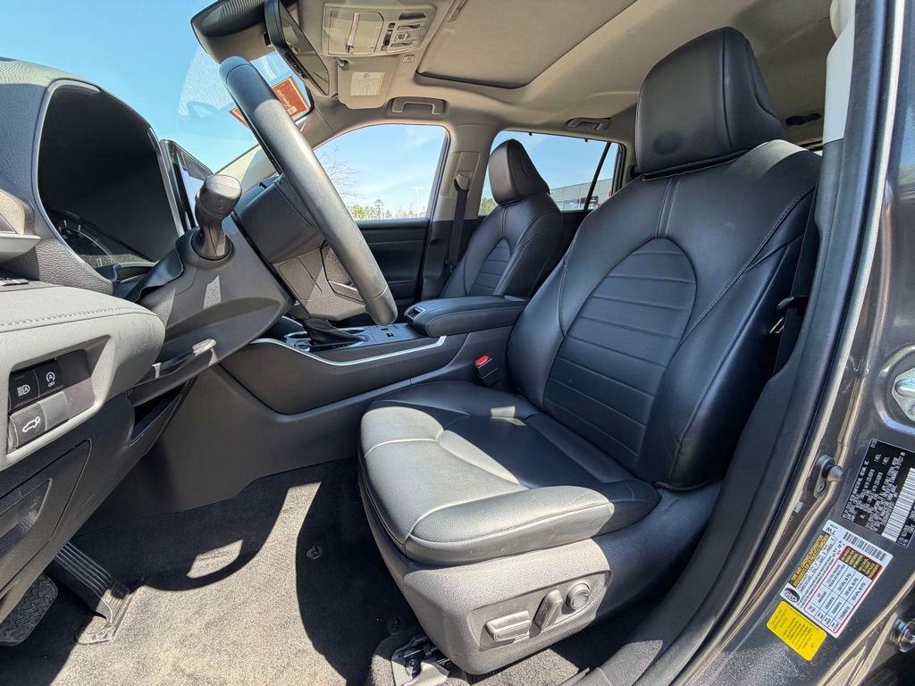 Used 2023 Toyota Highlander XLE image 5