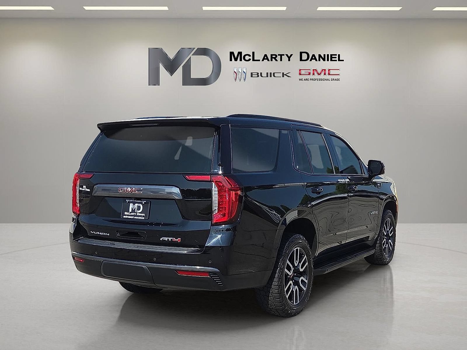Certified 2024 GMC Yukon AT4 w/ Technology Package AWD/4WD image 14