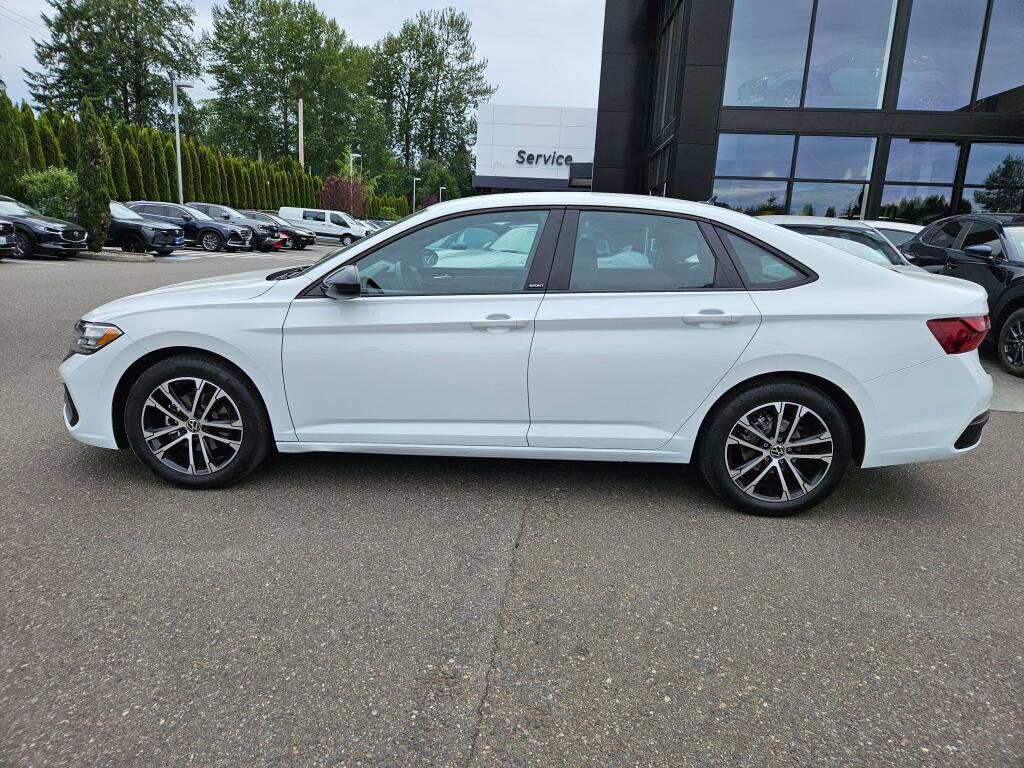 Used 2024 Volkswagen Jetta Sport FWD image 2