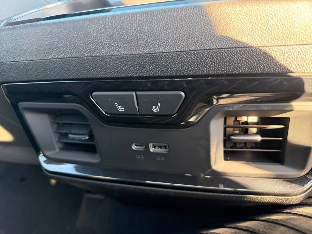 Used 2025 GMC Sierra 2500 AT4 w/ Technology Package image 16