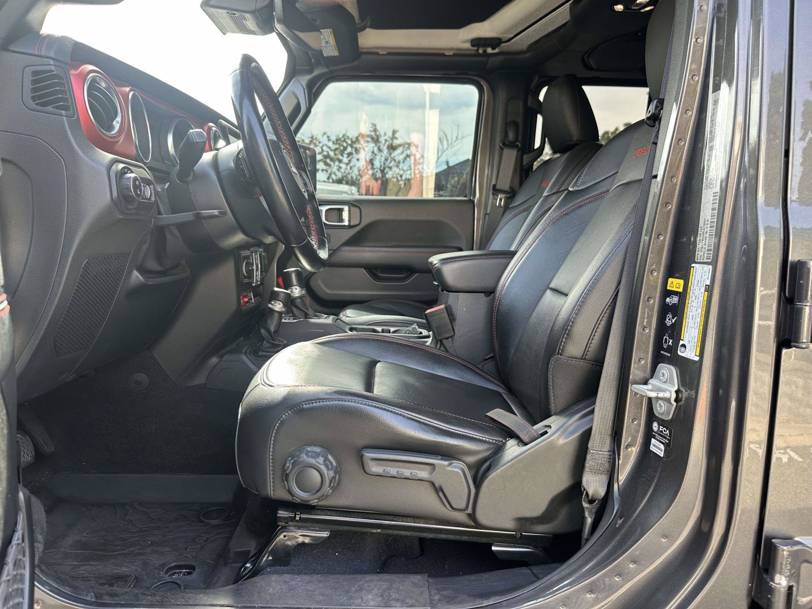 Used 2021 Jeep Gladiator Rubicon AWD/4WD image 13