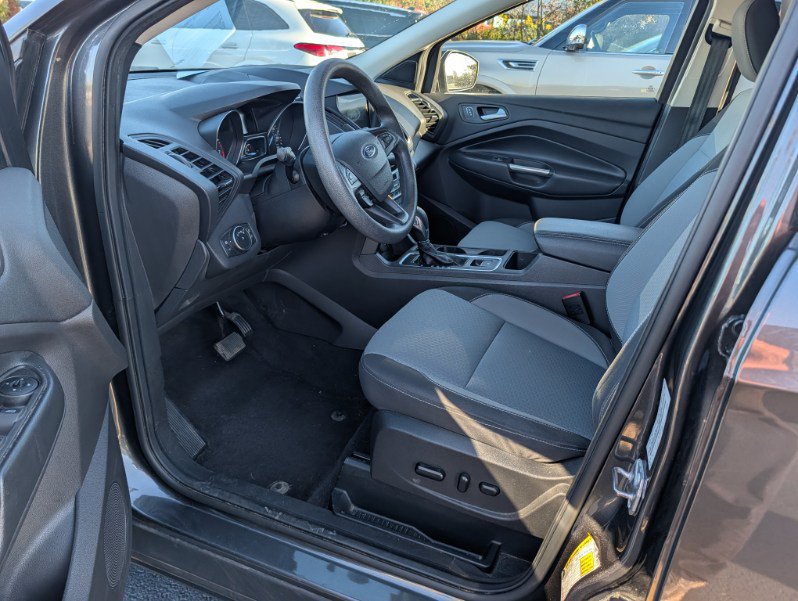 Used 2018 Ford Escape SE w/ SE Sync 3 Package FWD image 2