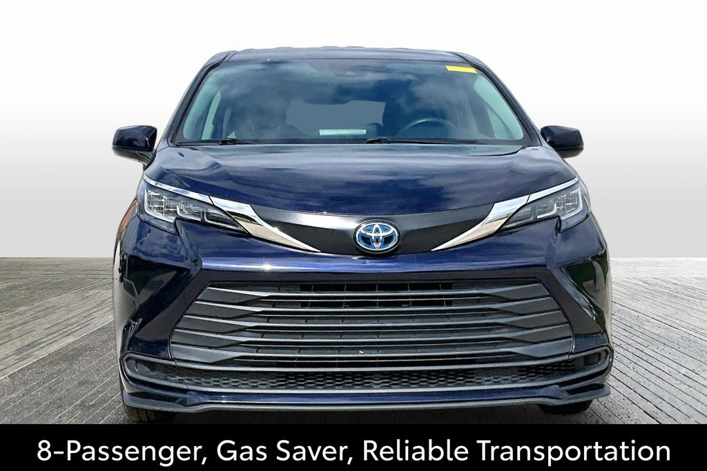 Used 2022 Toyota Sienna LE FWD image 2