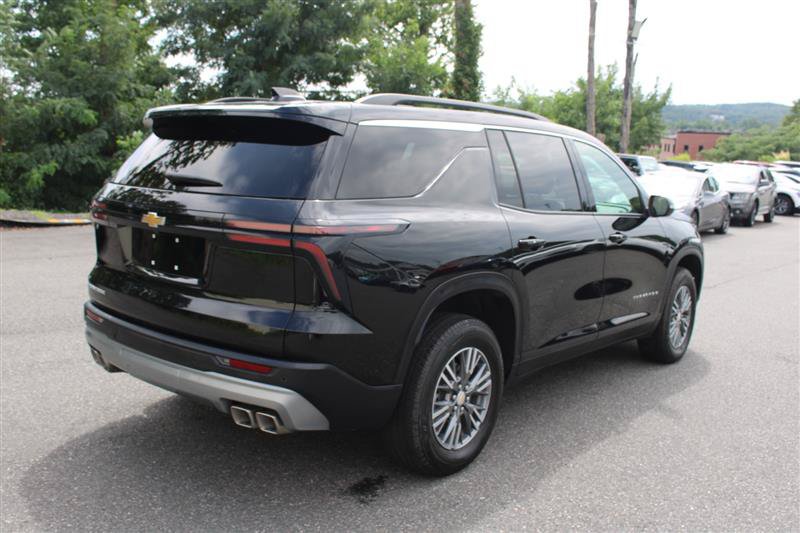 Used 2026 Chevrolet Traverse LT FWD image 8