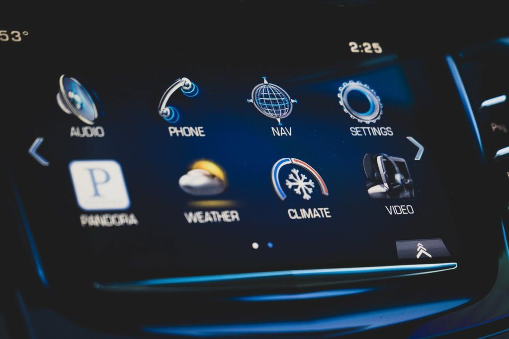 Used 2015 Cadillac Escalade Luxury image 14