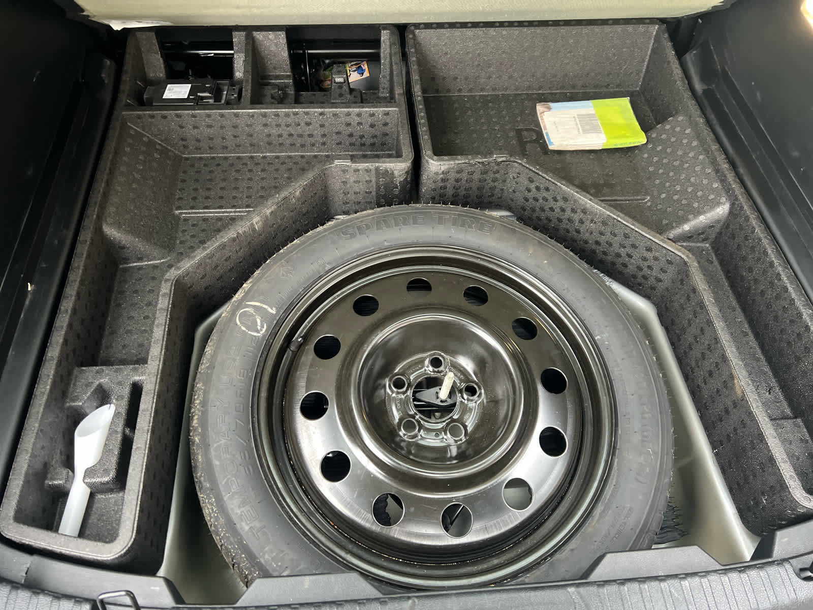 Used 2022 Ford Edge SE image 14