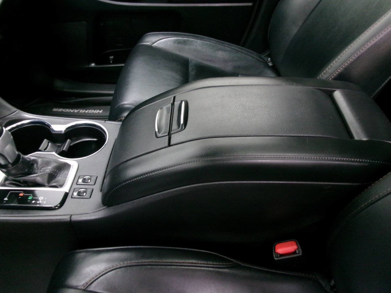 Used 2018 Toyota Highlander XLE image 21