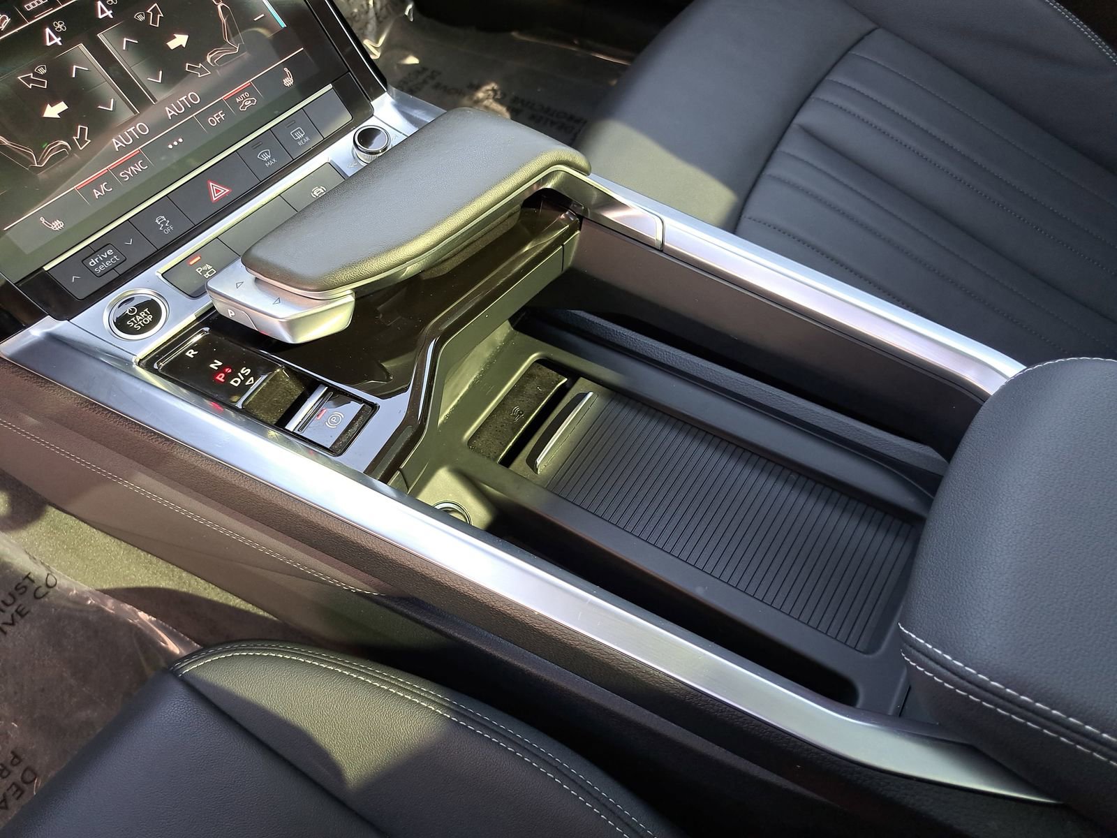 Used 2024 Audi Q8 e-tron Premium AWD/4WD image 26