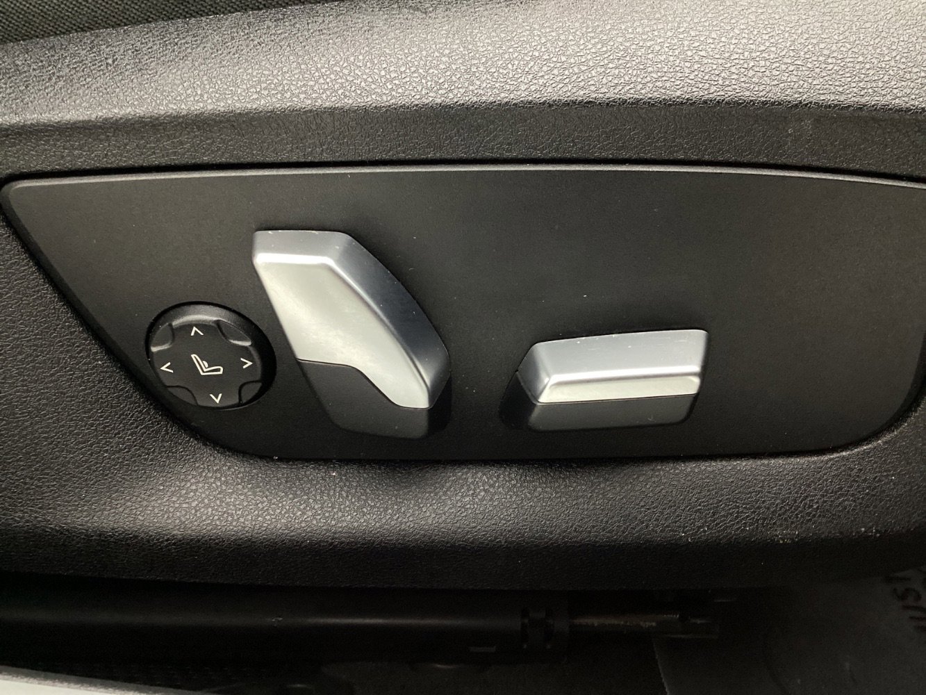 Used 2019 BMW 740i xDrive image 40