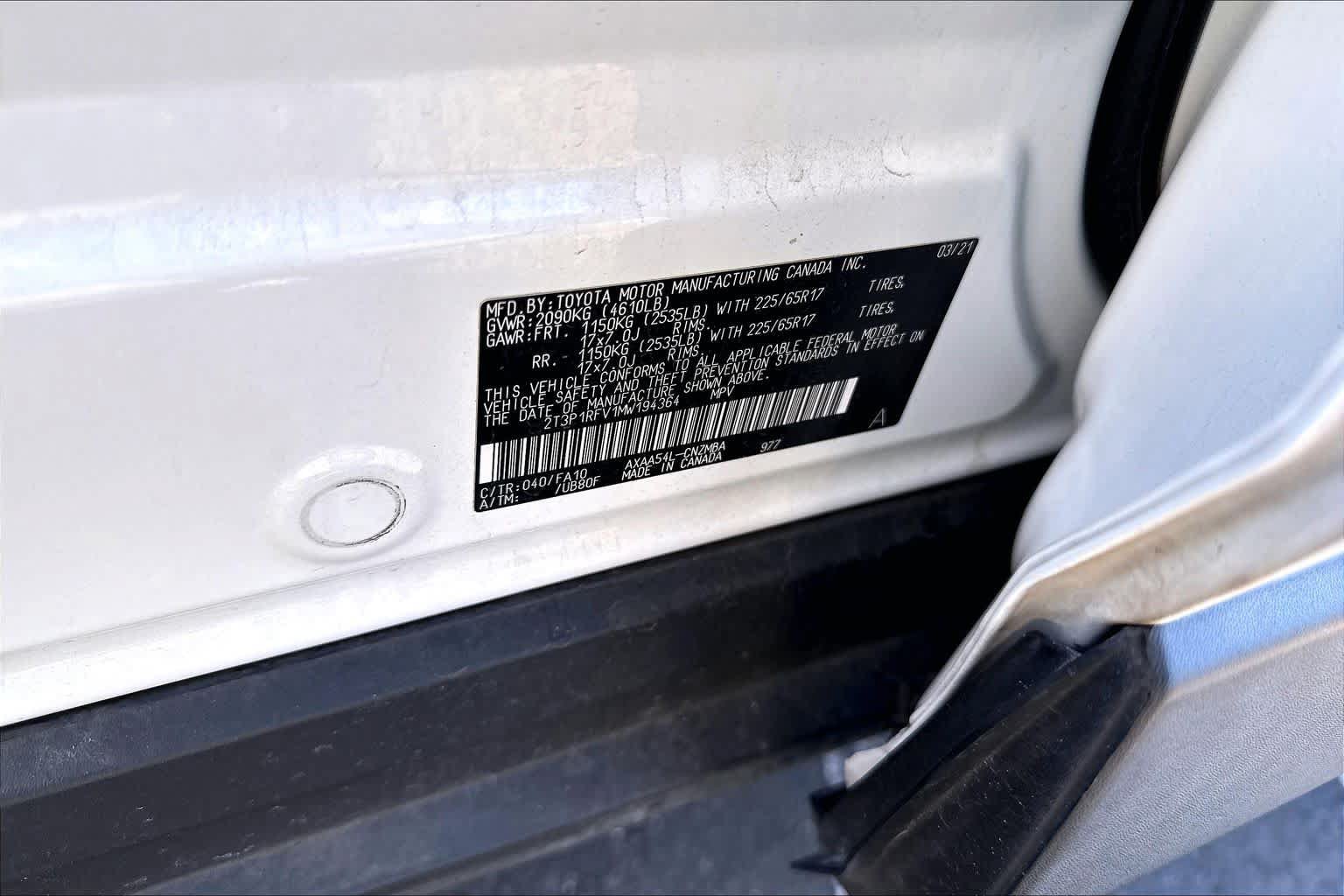 Used 2021 Toyota RAV4 XLE w/ XLE Grade Weather Package AWD/4WD image 34