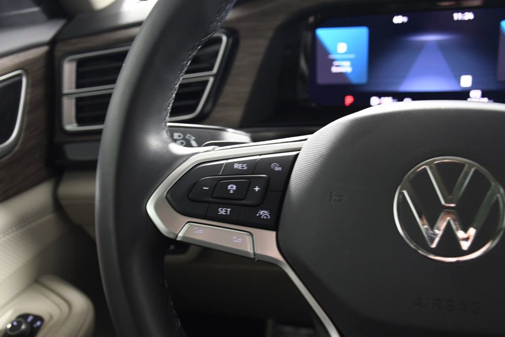 Used 2025 Volkswagen Atlas SEL Premium R-Line image 29