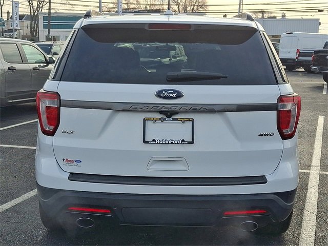 Used 2018 Ford Explorer XLT w/ Equipment Group 202A image 5
