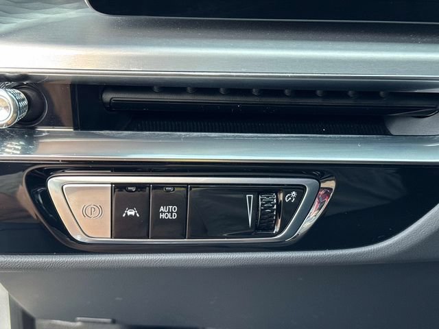 Certified 2024 Cadillac Lyriq Luxury AWD/4WD image 27