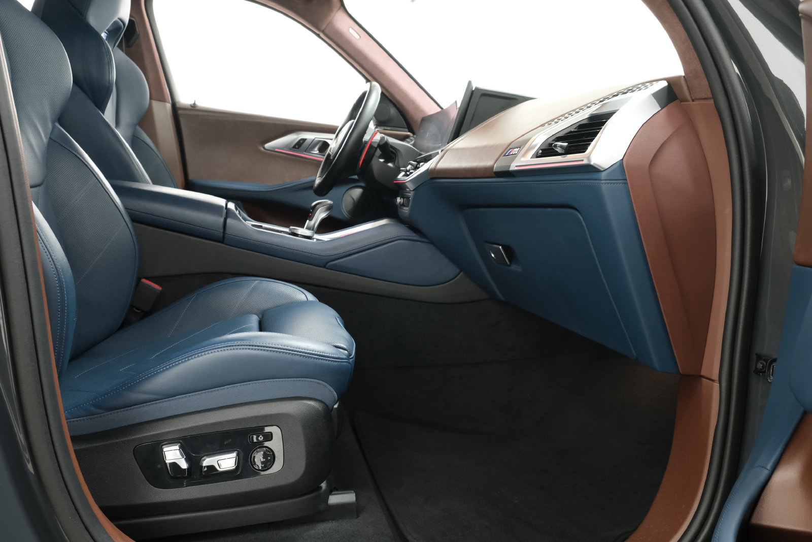 Used 2023 BMW XM AWD/4WD image 41