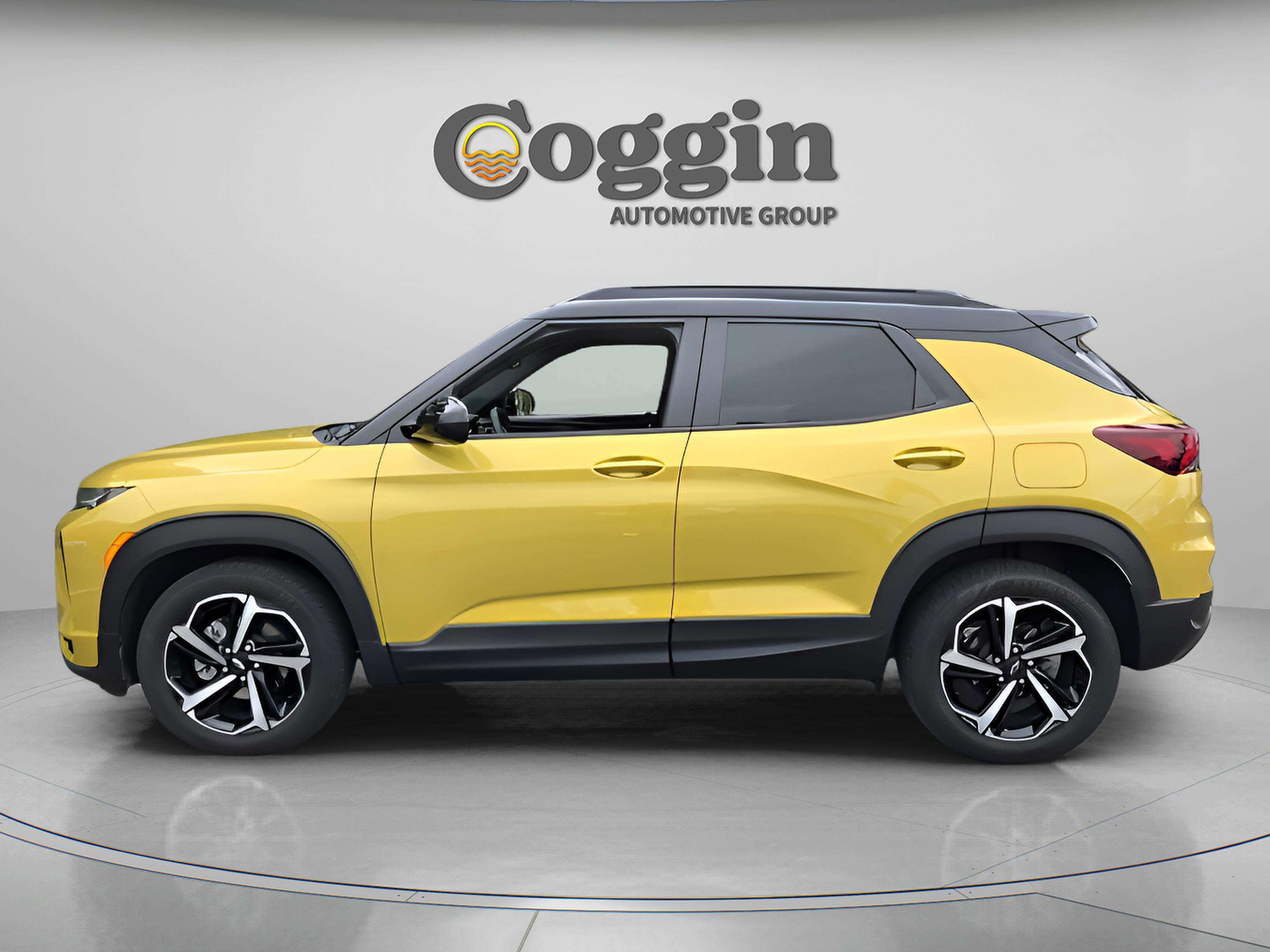 Used 2023 Chevrolet TrailBlazer RS w/ Convenience Package FWD image 2