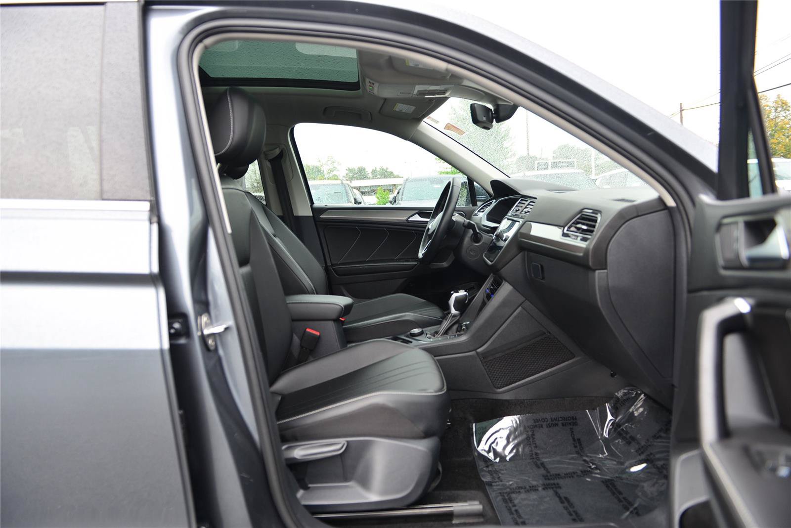 Certified 2024 Volkswagen Tiguan SE AWD/4WD image 14