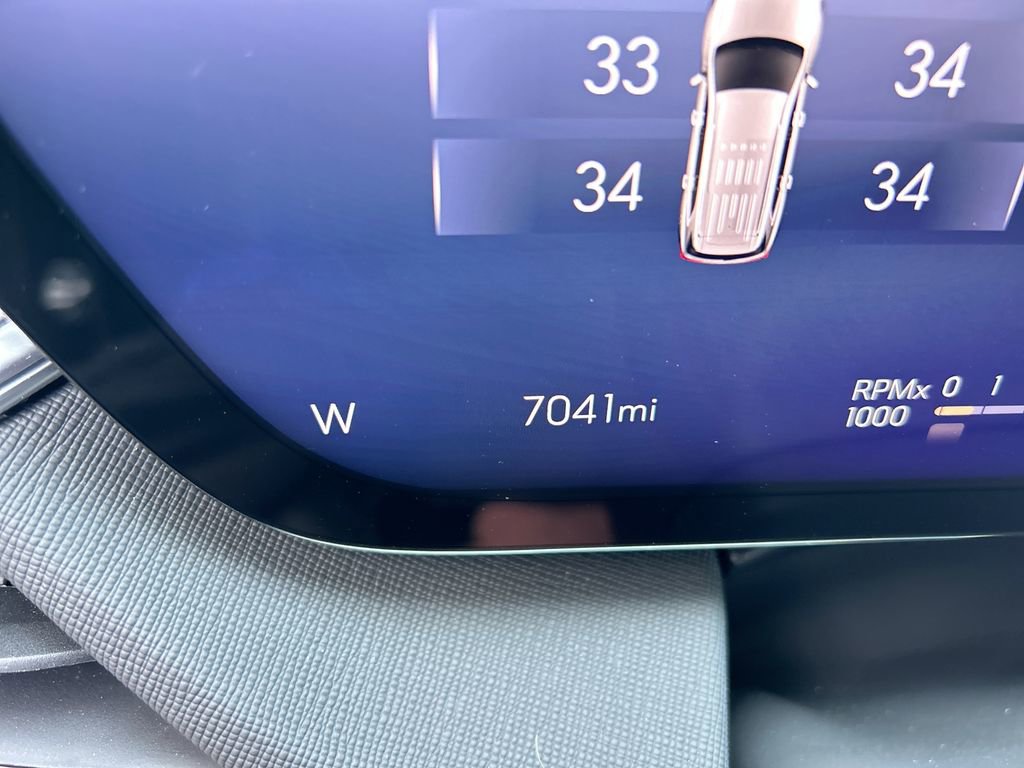 Used 2025 Buick Enclave Preferred AWD/4WD image 12