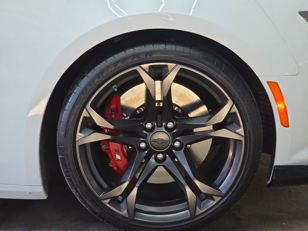 Used 2018 Chevrolet Camaro SS RWD image 45