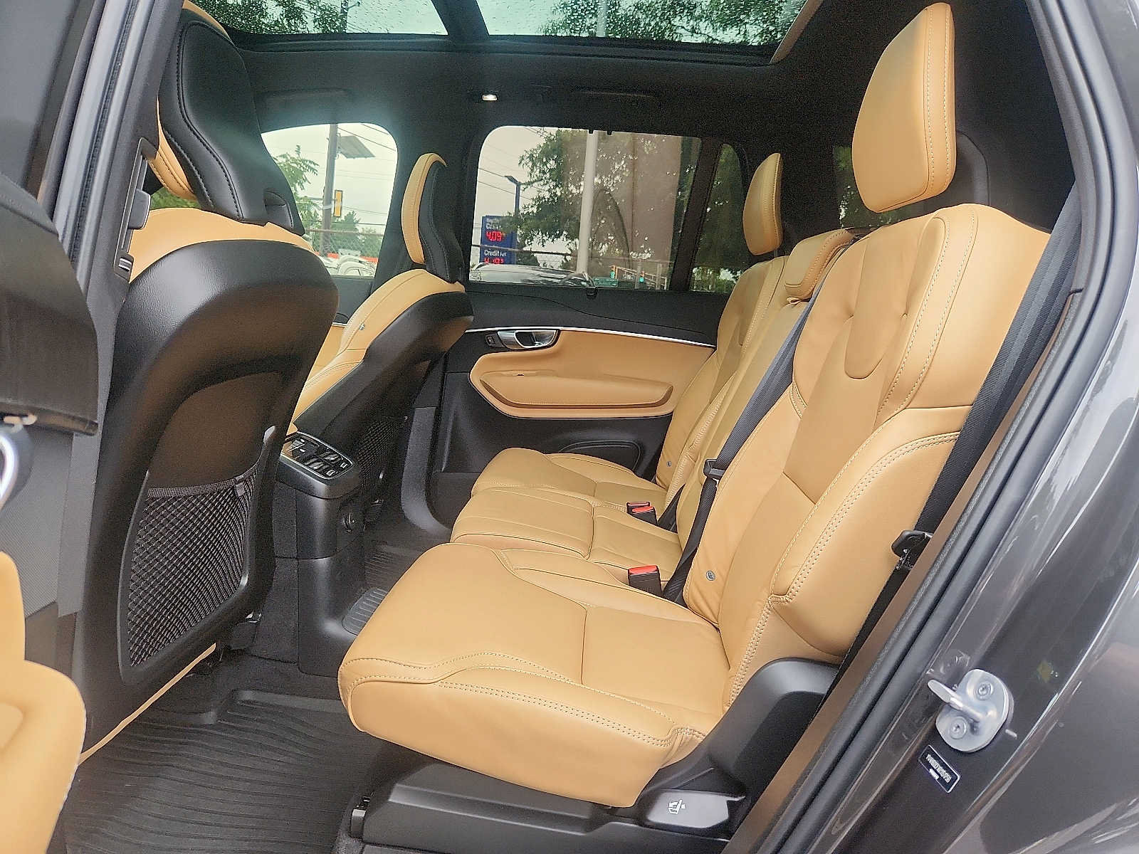 Certified 2024 Volvo XC90 T8 Ultimate w/ Protection Package Premier AWD/4WD image 10