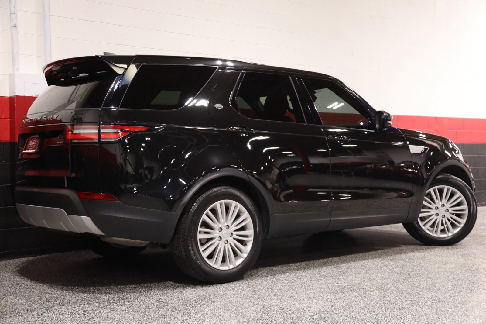 Used 2020 Land Rover Discovery HSE image 8