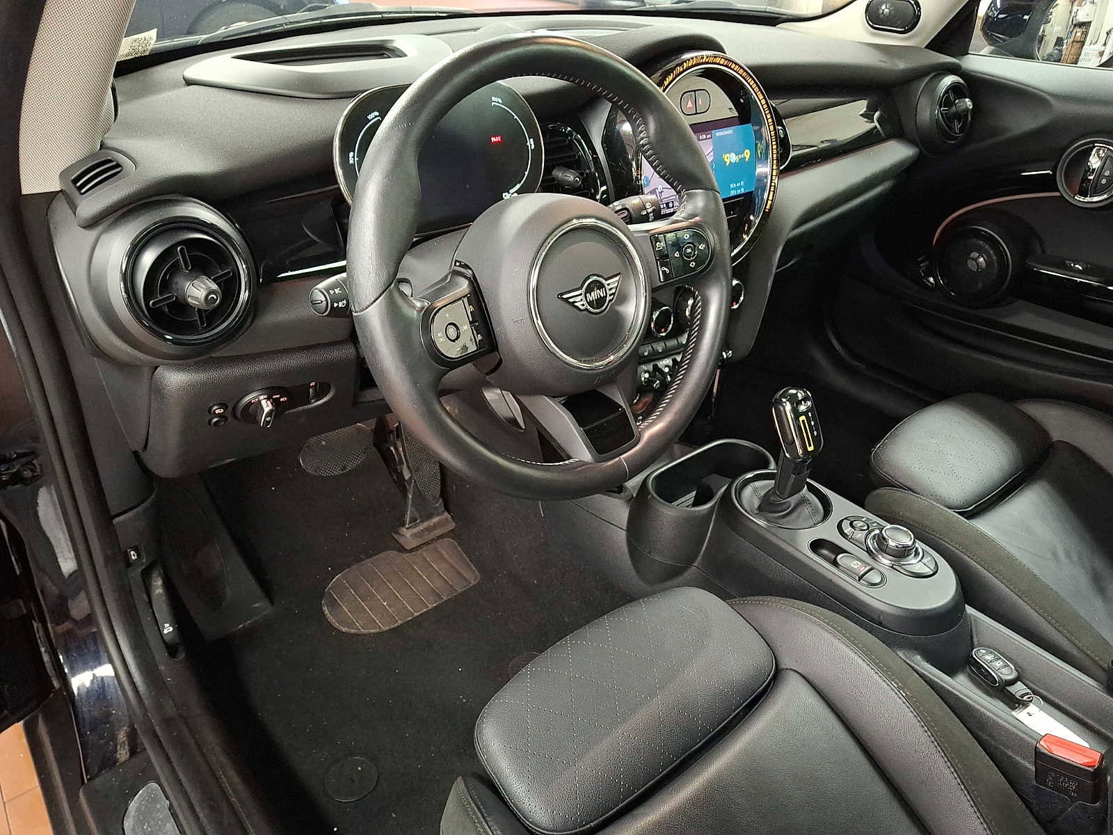 Used 2024 MINI Cooper SE FWD image 10