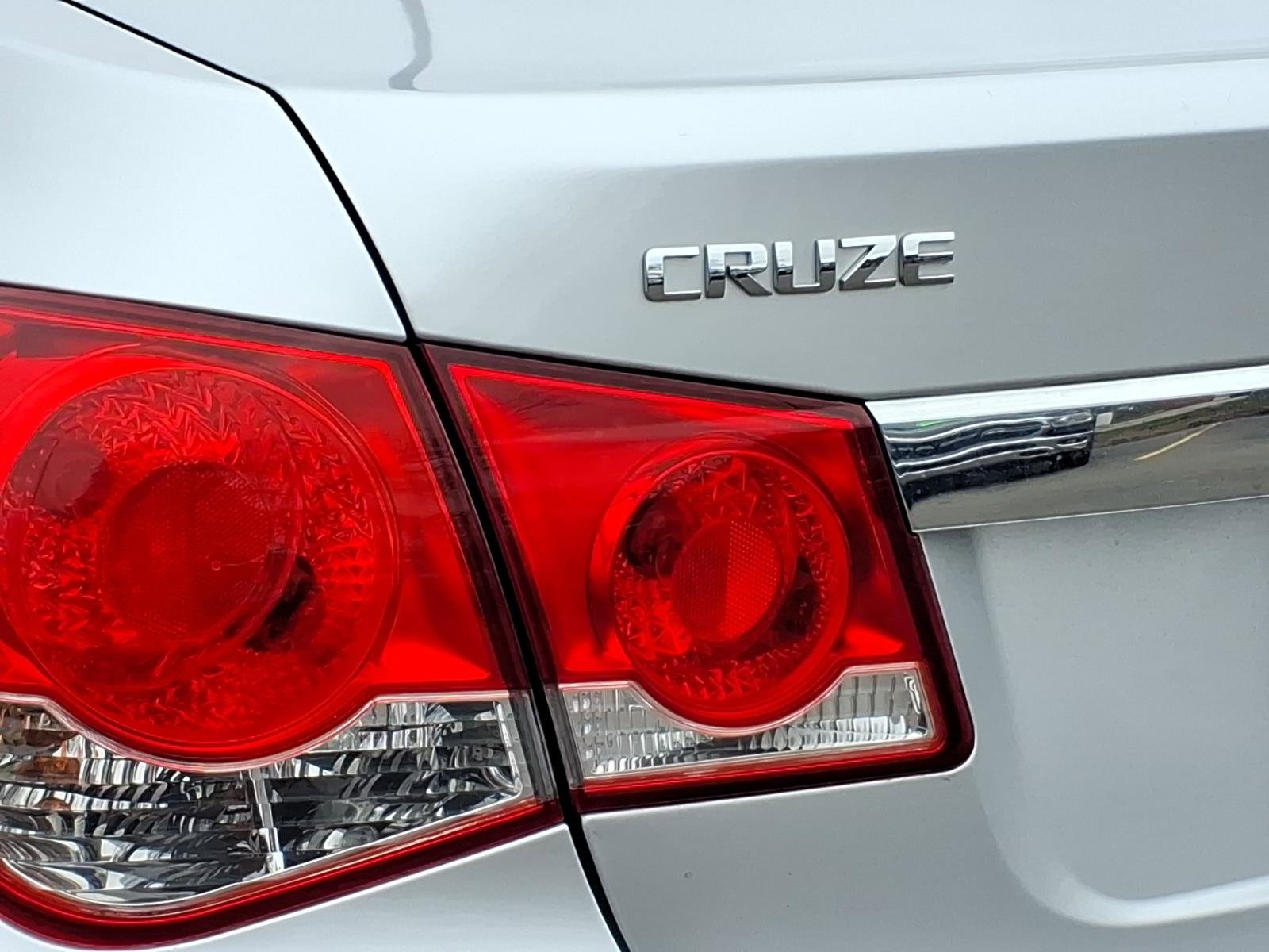 Used 2011 Chevrolet Cruze LT FWD image 20