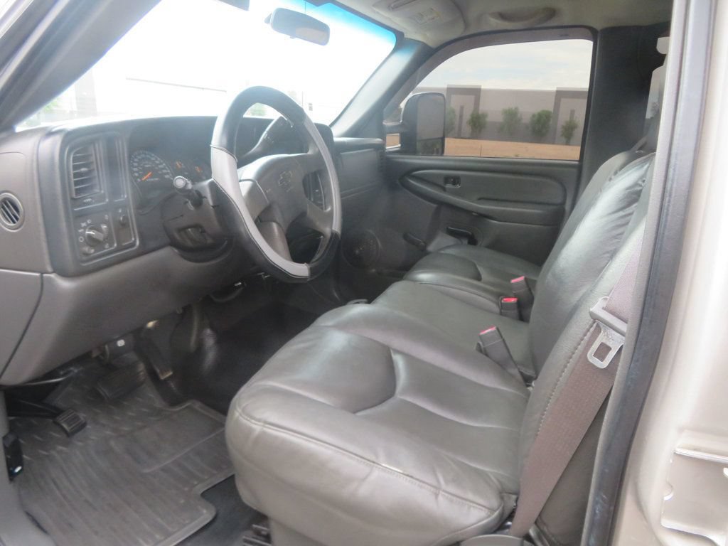 Used 2006 Chevrolet Silverado 2500 2WD Crew Cab image 19