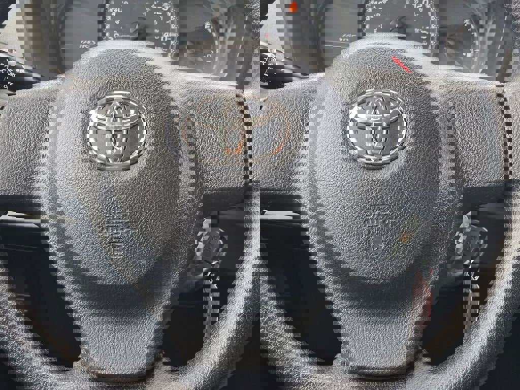 Used 2016 Toyota Yaris L FWD image 13