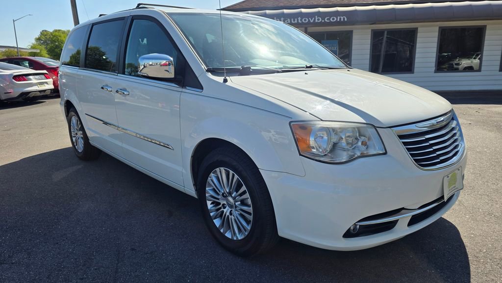 Used 2013 Chrysler Town & Country Touring-L w/ Entertainment Group #2 image 3